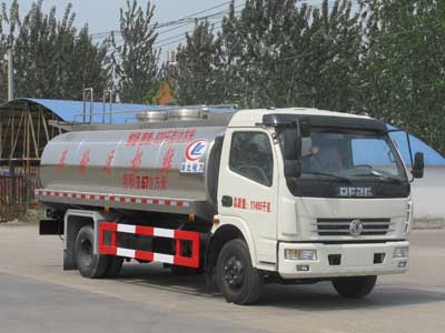 东风多利卡8吨鲜奶运输车